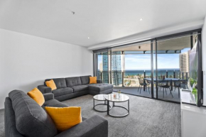 Circle on cavill 3 bedroom 2 bathroom ocean and river view